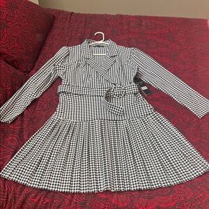 Elizabeth and Nicole Black and White Long Sleeve Dress